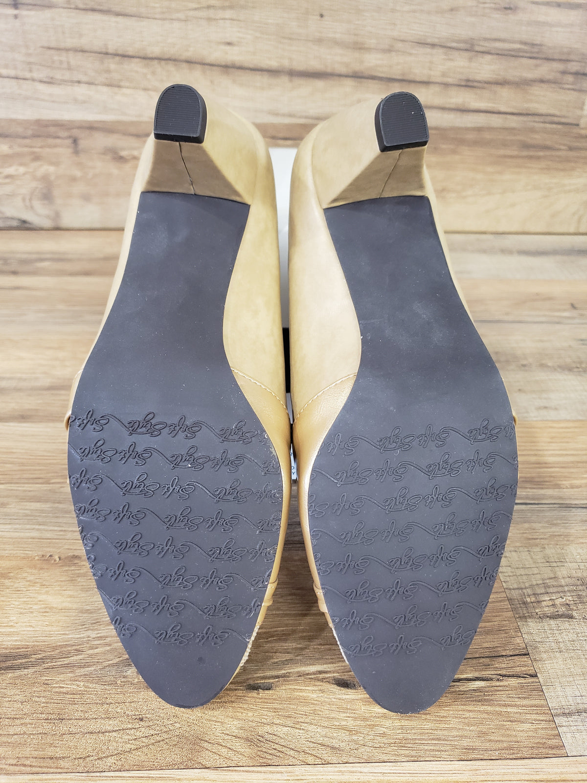Soft Style Danette Mid Heel Pump Shoes