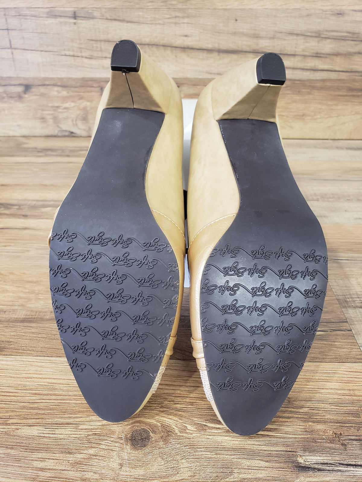 Soft Style Danette Mid Heel Pump Shoes