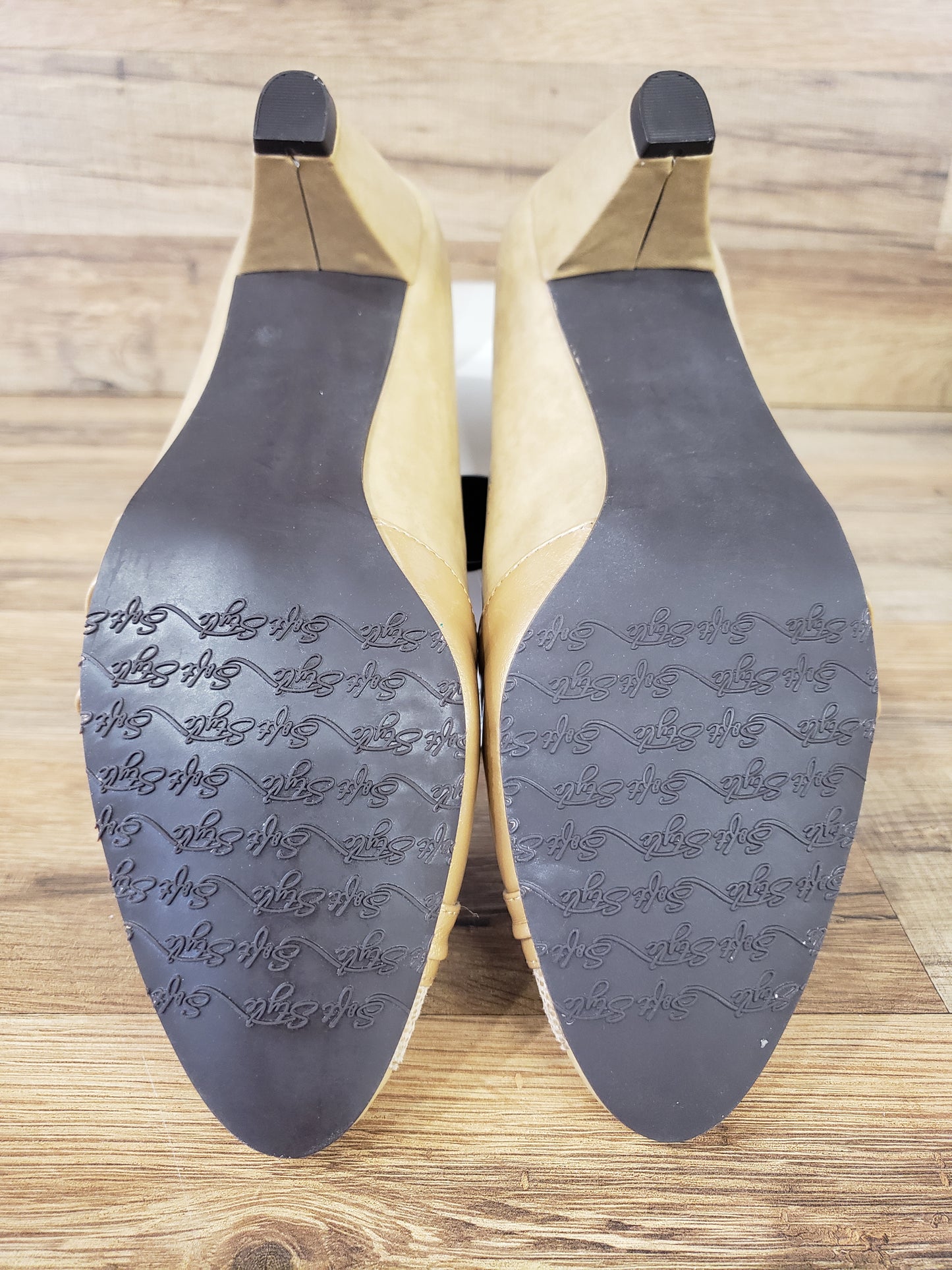 Soft Style Danette Mid Heel Pump Shoes