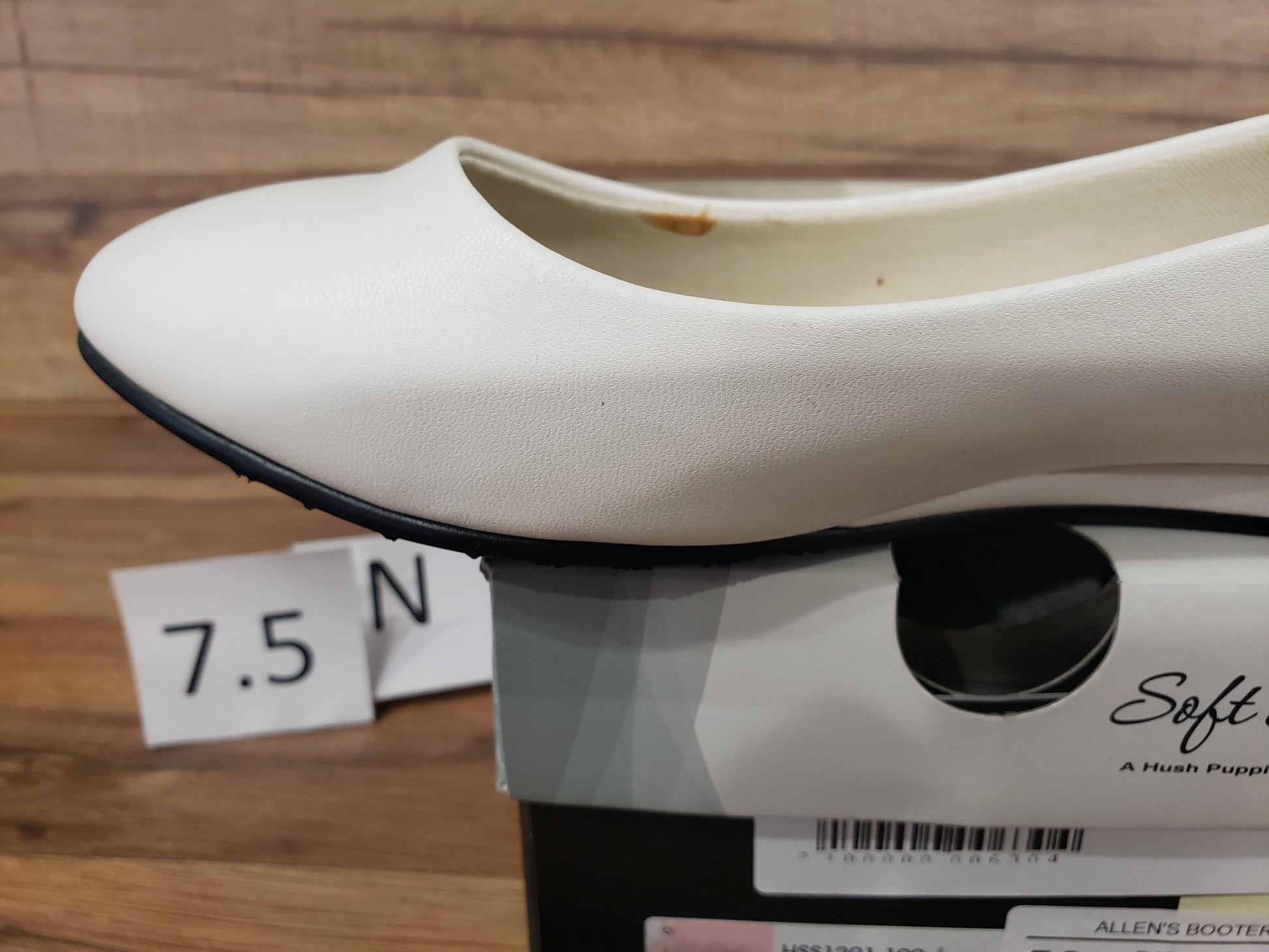 Allen's Bootery Darlene white leather flat shoe with synthetic sole and tricot lining