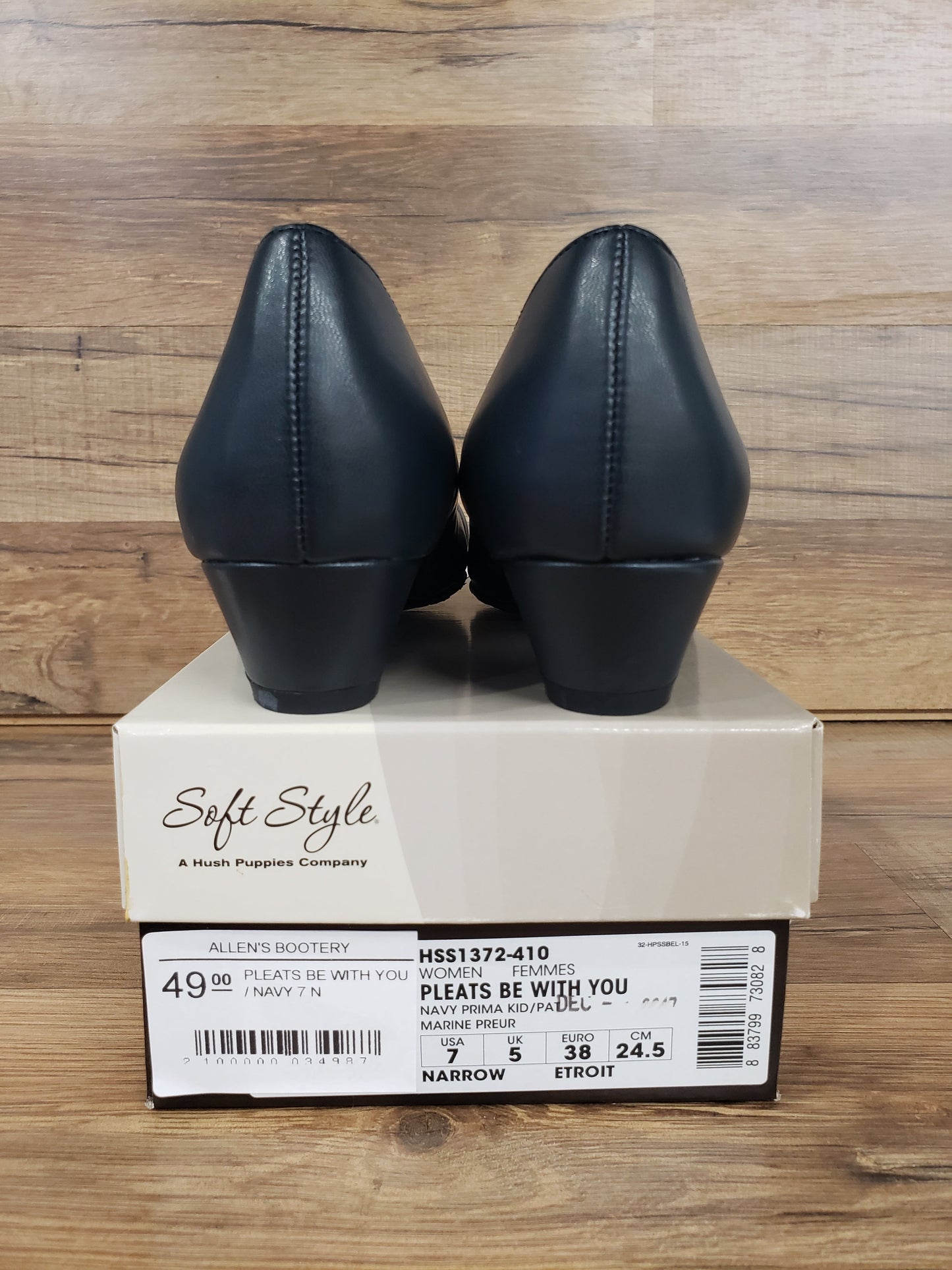 Allen's Bootery navy Pleats Be With You pumps viewed from the back, resting on their original Soft Style shoe box.