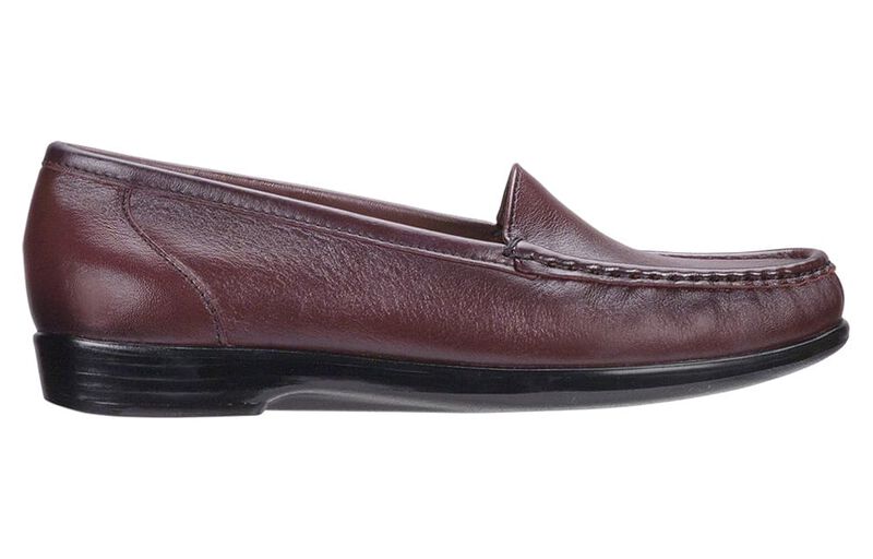 Allen's Bootery Simplify moccasin loafer in antique wine leather with hand-laced detail and cushioned black sole.