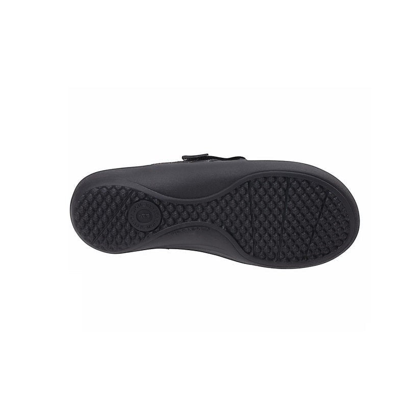 Allen's Bootery YUMI Northfork black sandal showing the textured rubber outsole for traction and support.